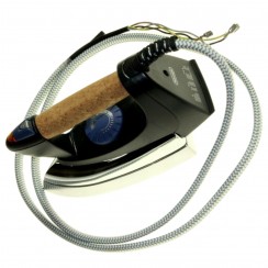 Complete steam iron with cord