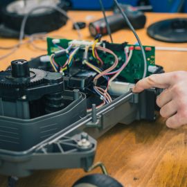 Robot lawnmower battery